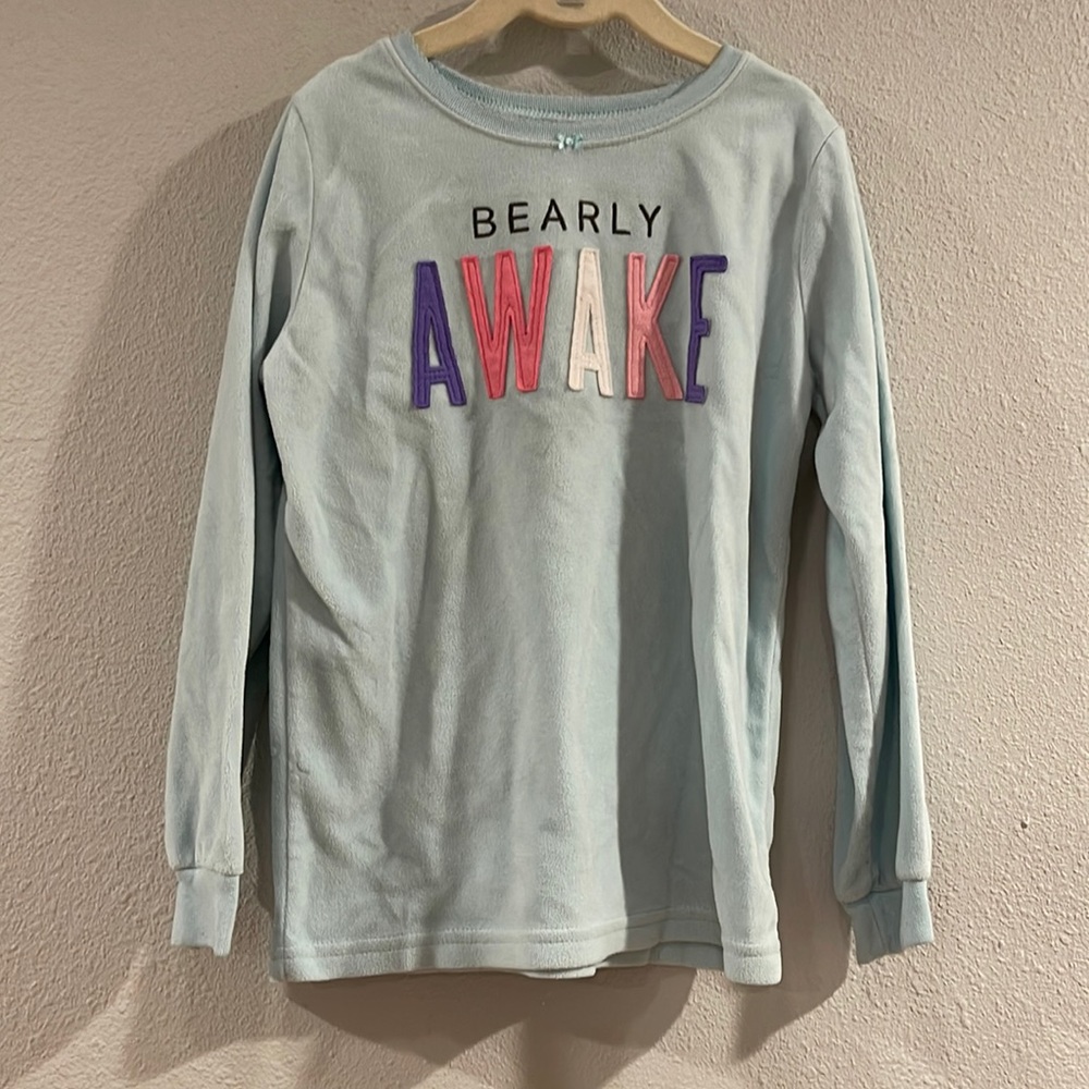 Carter’s Bearly Awake appliqué long sleeve pajama top, Sz 7